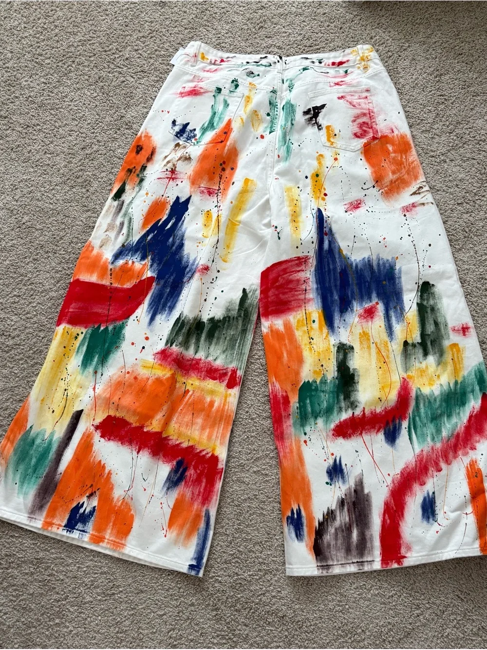 AKIRA White Wide-Leg Jeans with Multicolor Paint-Splash Print